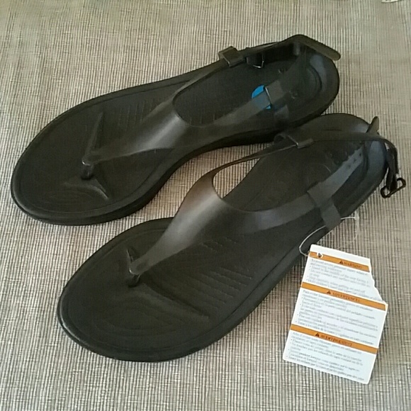 CROCS Shoes - New crocs sexi brown t strap thing sandal size 10